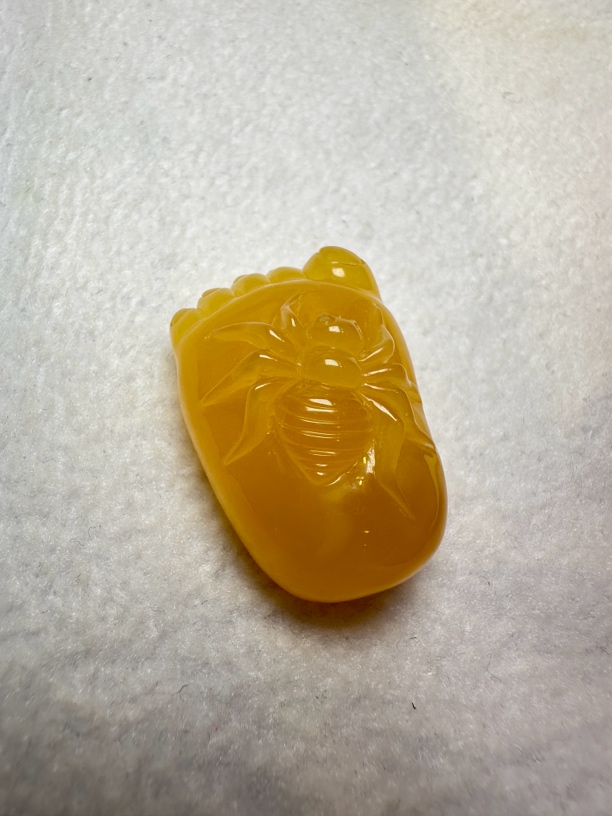 天然蜜蜡鸡油黄雕刻知足常乐时尚珠宝精美挂件