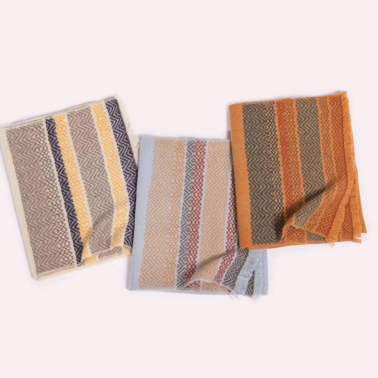 异域风情 100纯山羊绒加厚百搭保暖格子围巾 D230047