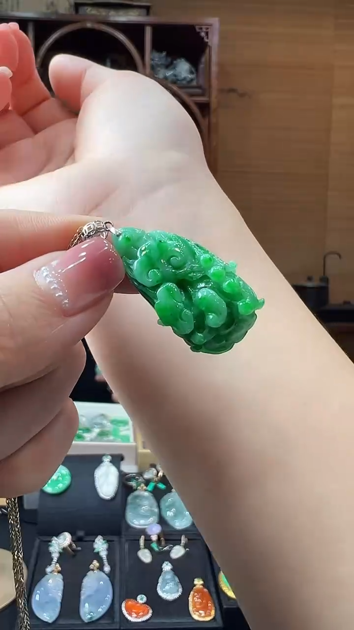 【闪购商品】翡翠颈饰18K金镶嵌挂件