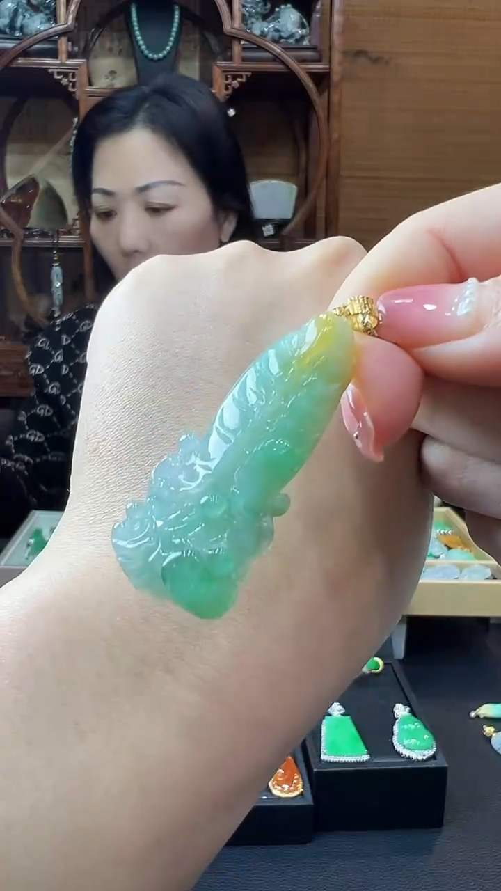 【闪购商品】翡翠颈饰18K金镶嵌挂件