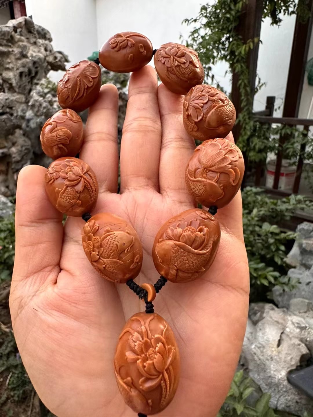 高端橄榄核雕2.1*2.5《荷塘清趣-九鲤戏莲》爆红料 价格实惠 