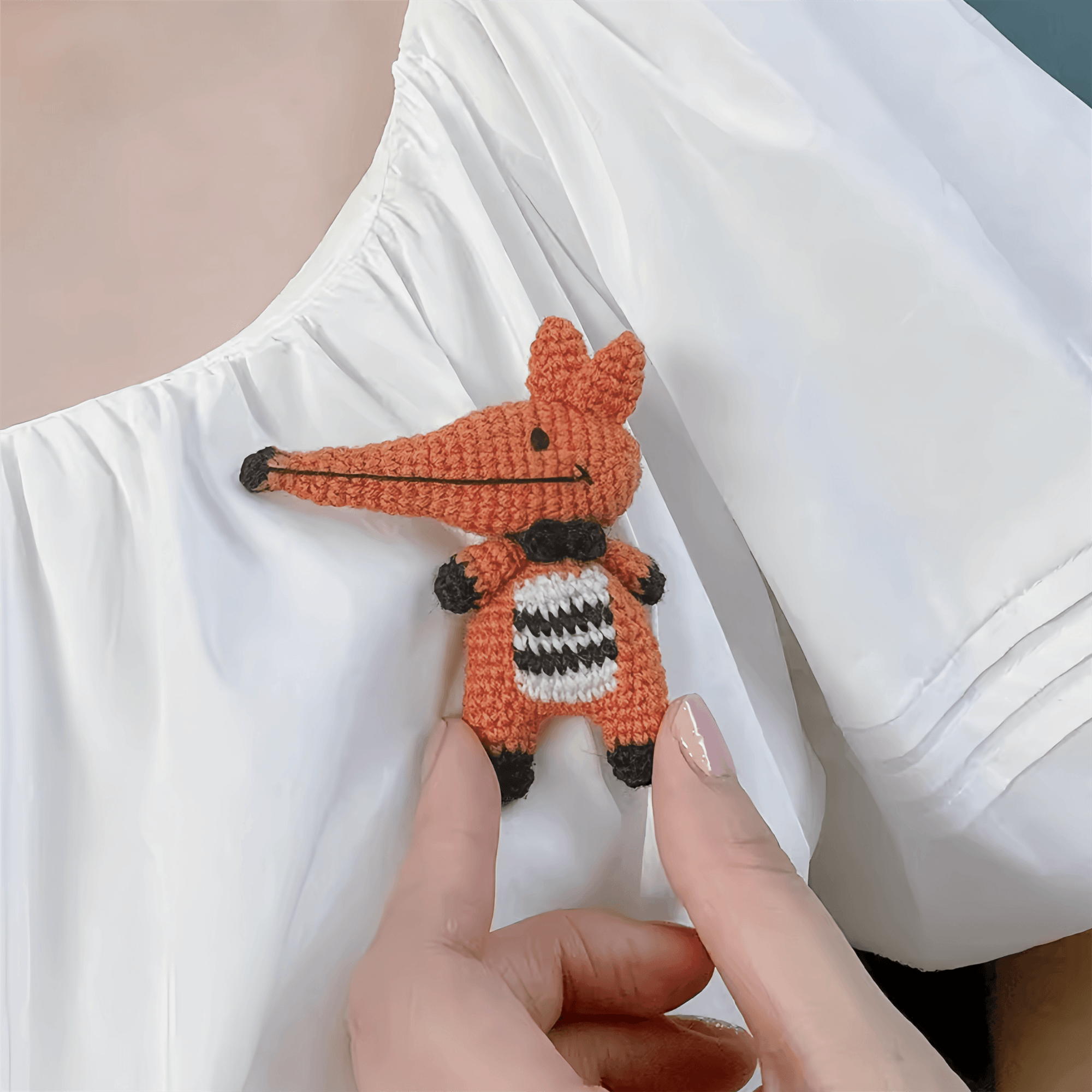 不锈钢胸针 原创设计百搭狐狸羊毛钩织秋季新品个性玩偶服饰点缀