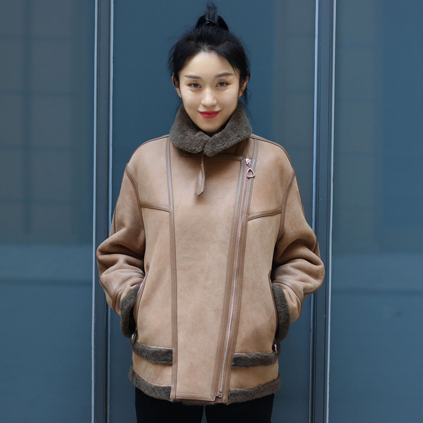 初晓2024年冬季新款女士皮毛一体外套 咖色 时尚休闲百搭 7631