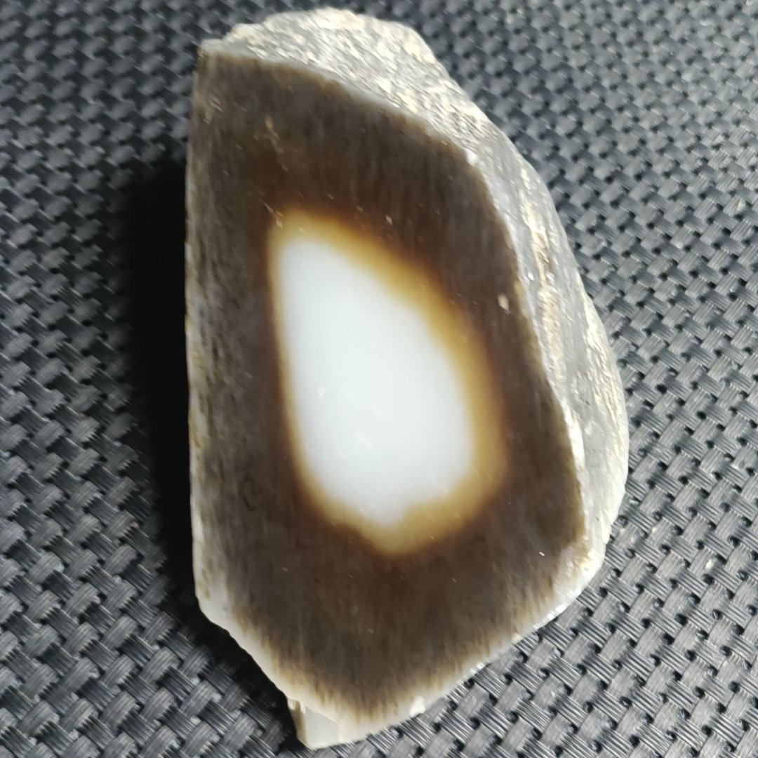 新疆糖料玉质奇石