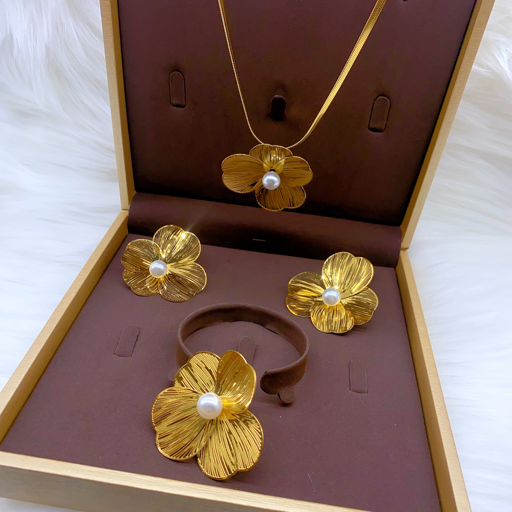 钛钢戒指 爱钠扎尔05060323不易掉色时尚百搭新款花型钛钢三件套.