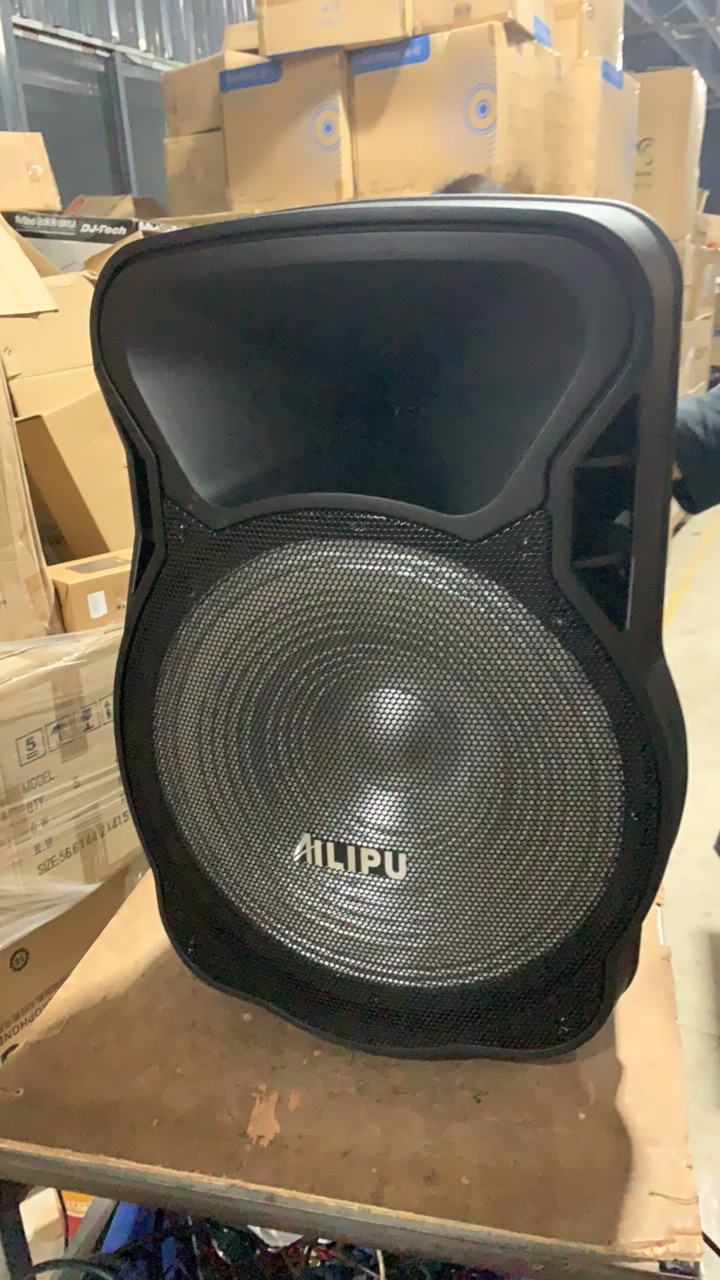 9新  15寸音响，M-15A单麦，电池不质保，不包邮