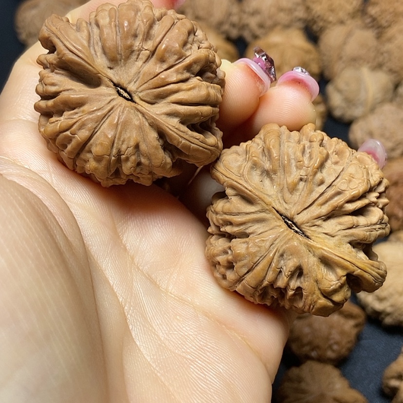 【闪购商品】文玩核桃把件虚*游