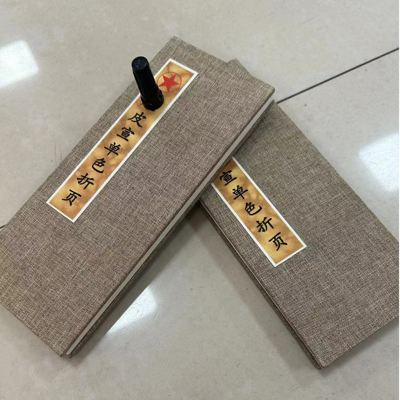 hu皮单色折页