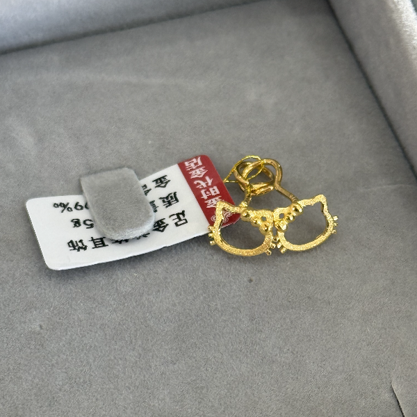 【金时代金店】1.87克足金猫猫动物边框弯针耳饰