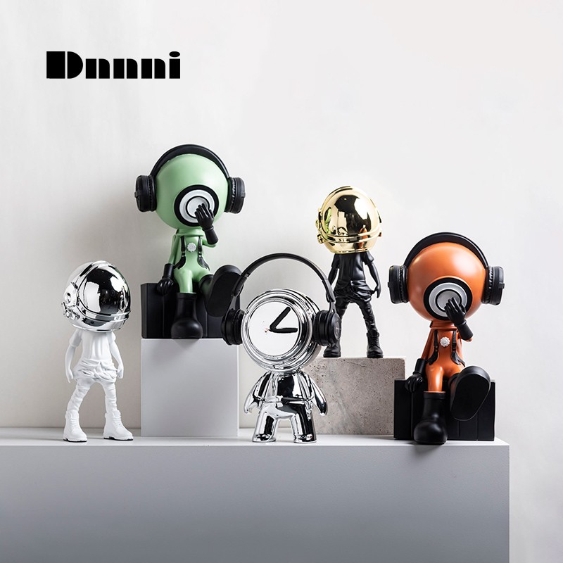 现代简约儿童房耳机太空人摆件潮流手办卧室样板新房装饰品