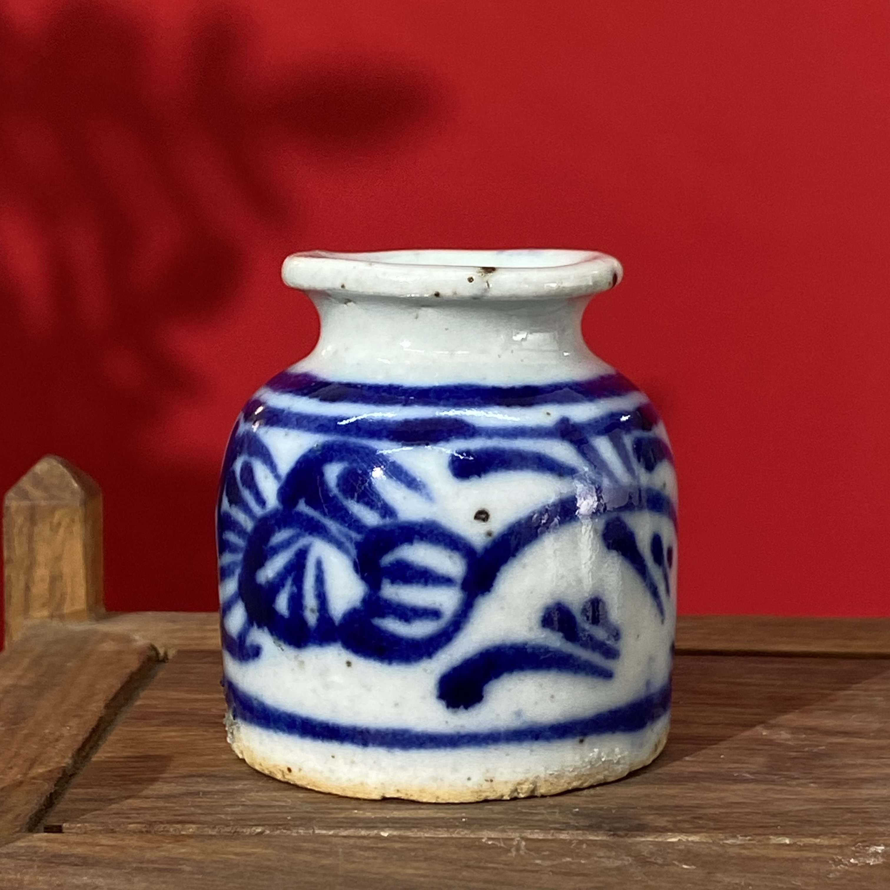 清中期·青花缠枝花卉纹水盂