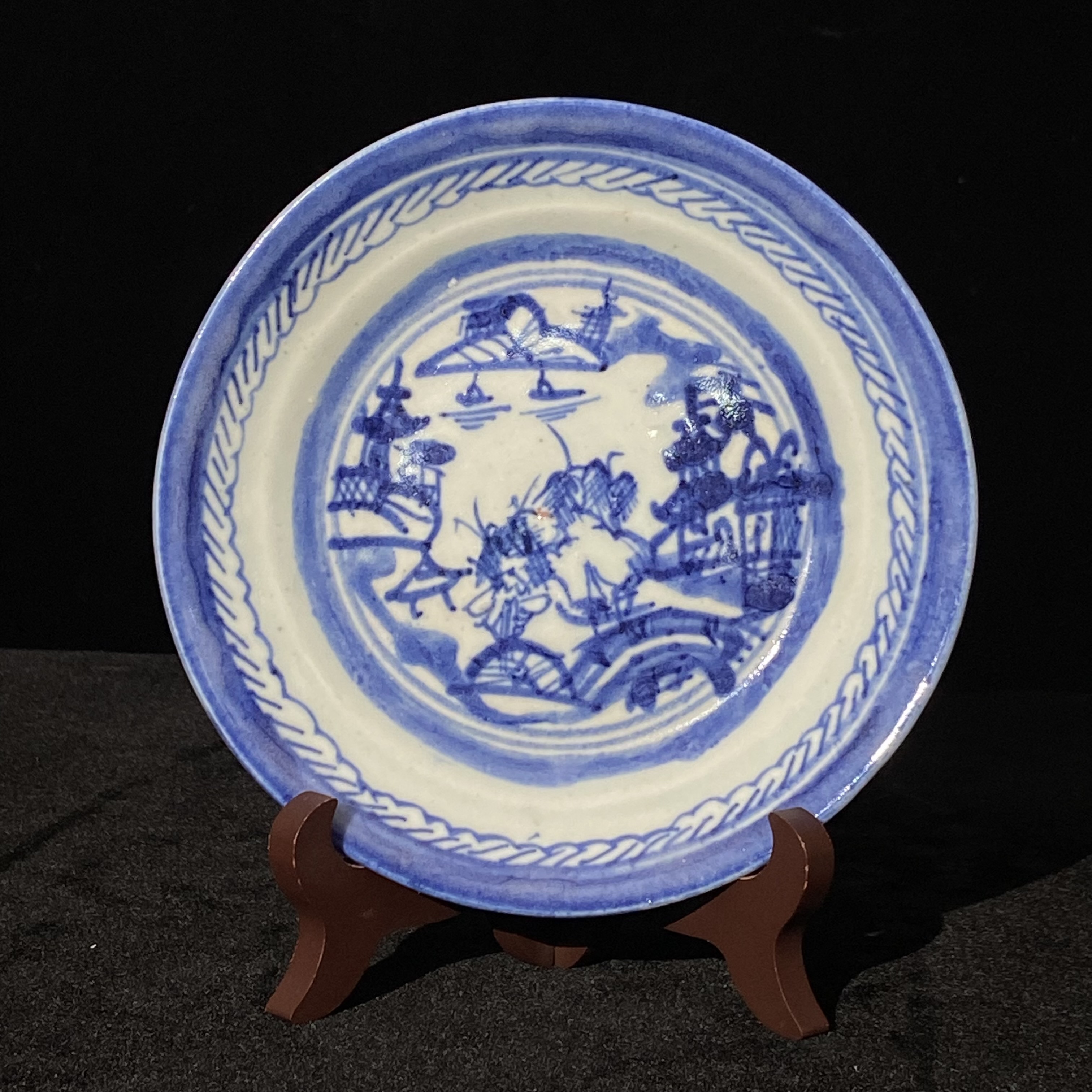 清中期青花山水纹盘