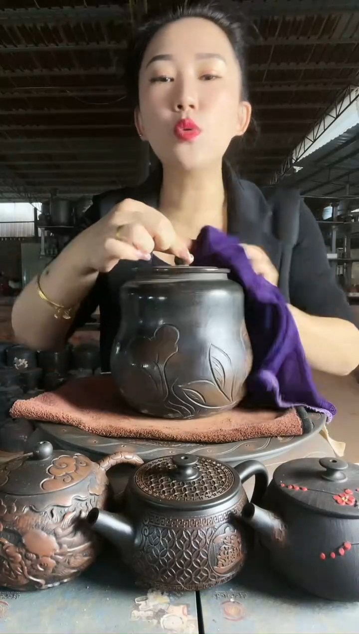 【闪购商品】陶瓷壶瑕疵 茶叶罐 小葫芦 荷花 240