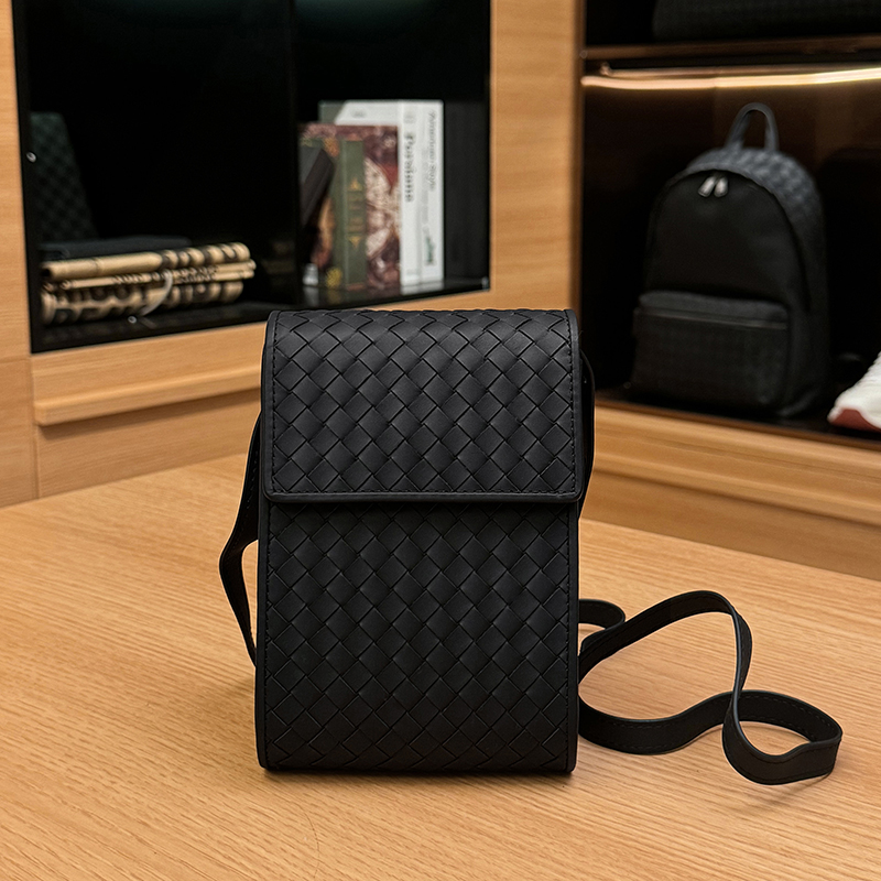 BOSOM VARVLE BV【胎牛皮】男士时尚手机包头层牛皮手工编织斜挎包