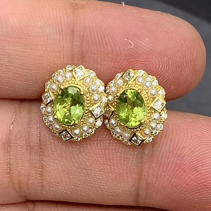 1.36克拉橄榄石银925耳钉