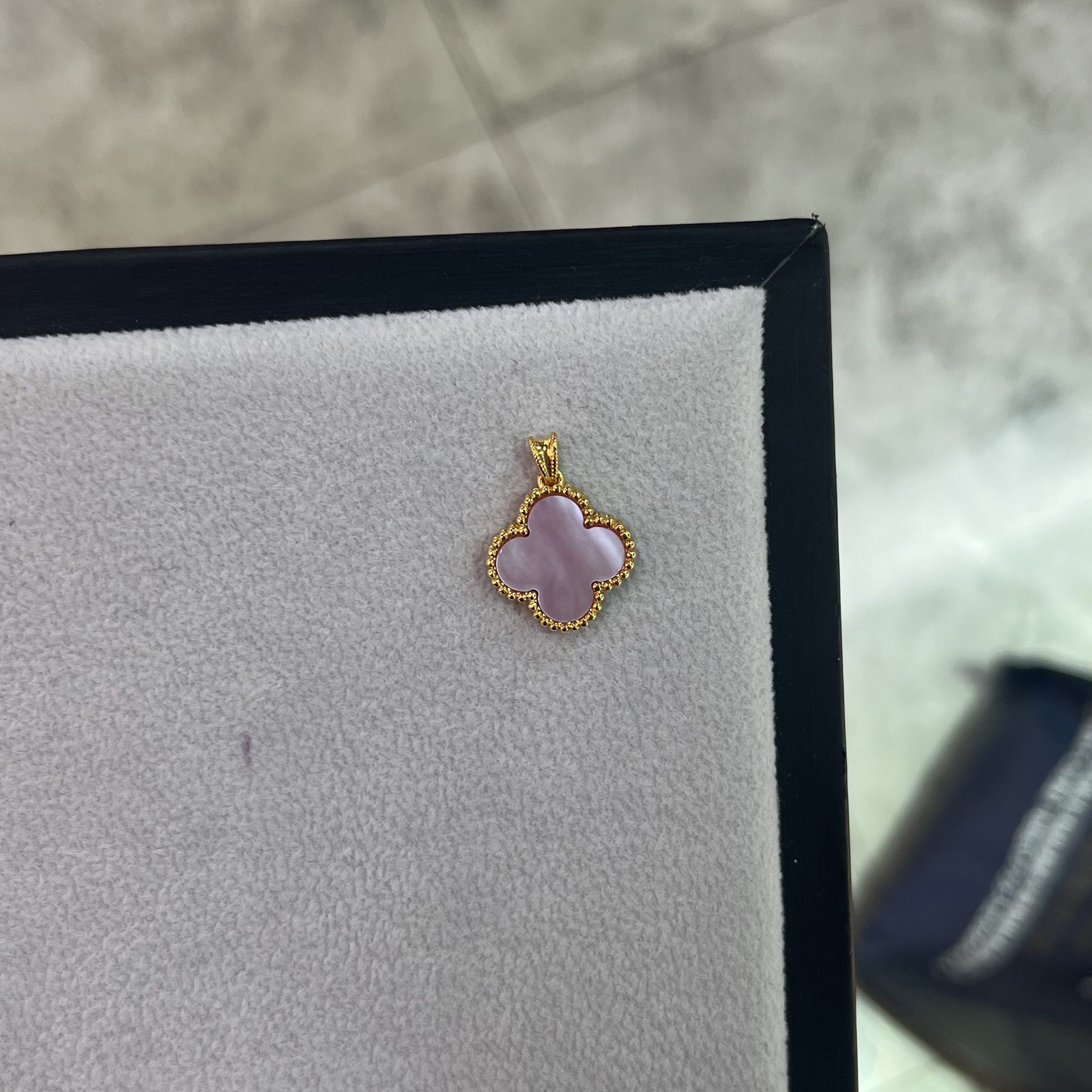 金Au750镶嵌吊坠 粉贝 E416