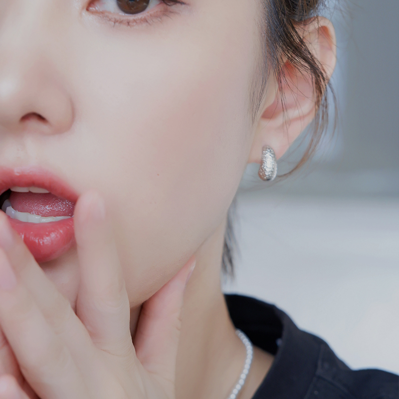 STUNNING MOMO 铜合金耳饰 气质纹理肌感豆豆耳钉欧美百搭防敏针