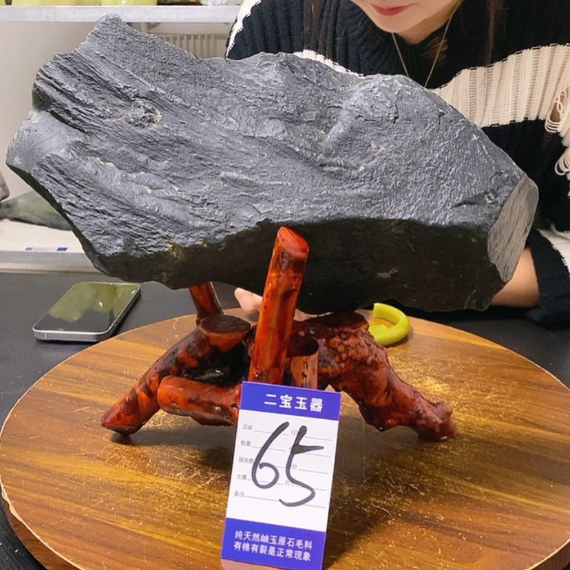 【闪购商品】蛇纹石玉原石未镶嵌南****。