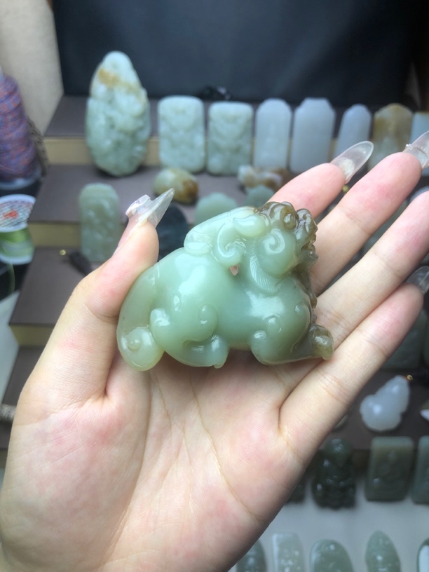 和田玉且末蓝带糖貔貅