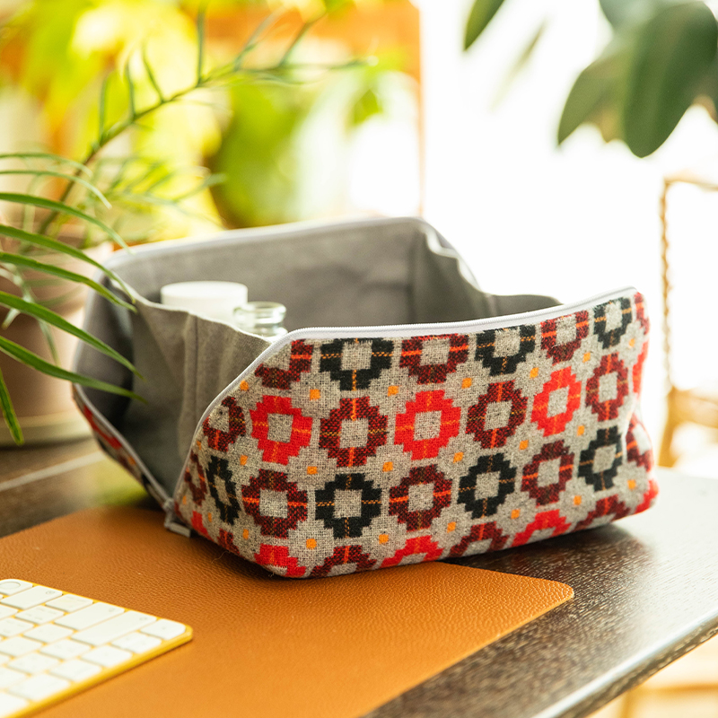 April Town/阳春小镇几何毛呢系列化妆包手提包旅行随身收纳袋