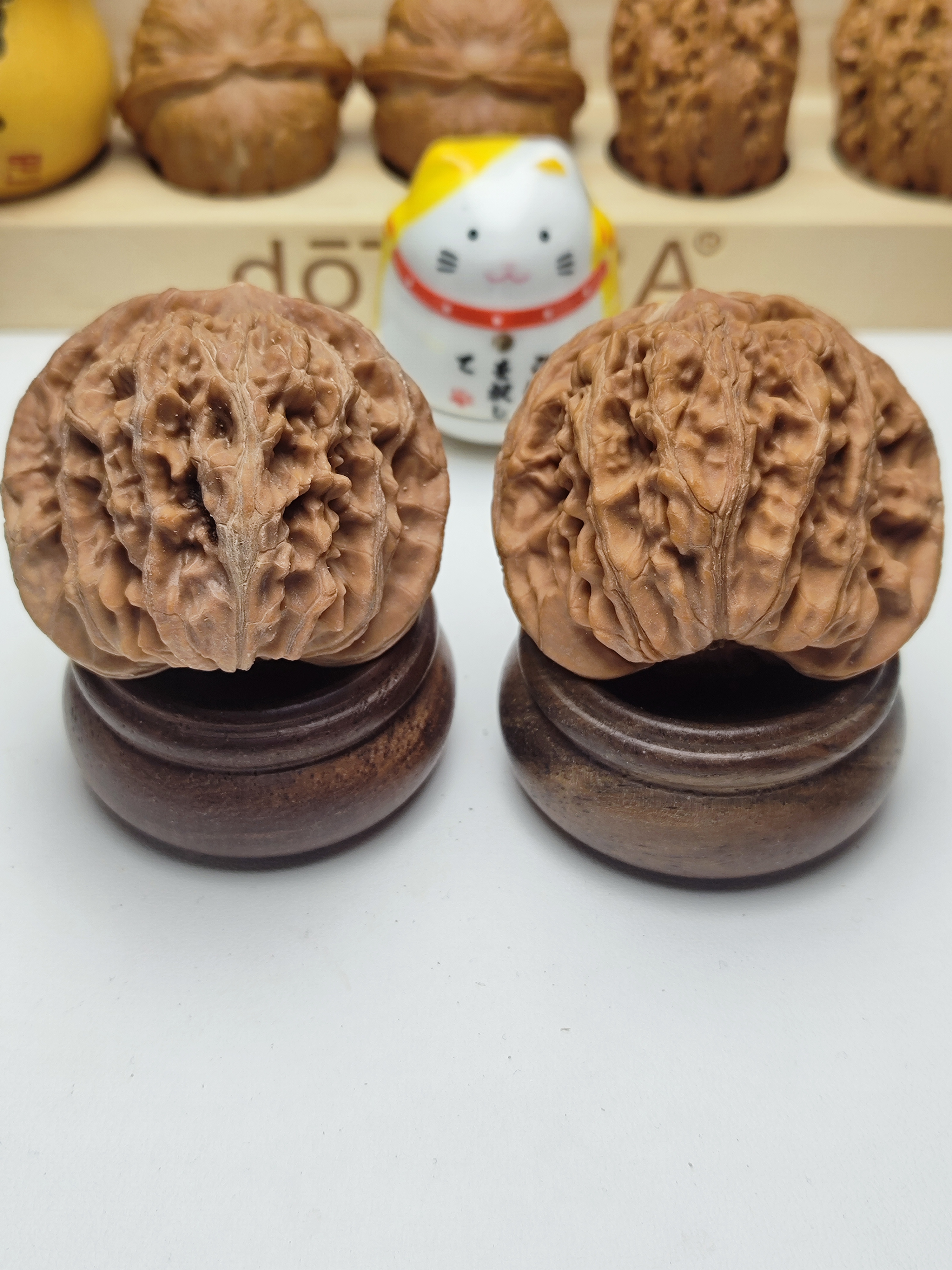 四座楼，边50，57克，大尺寸经典品种，流水纹，菊花底，骨质硬，红皮果