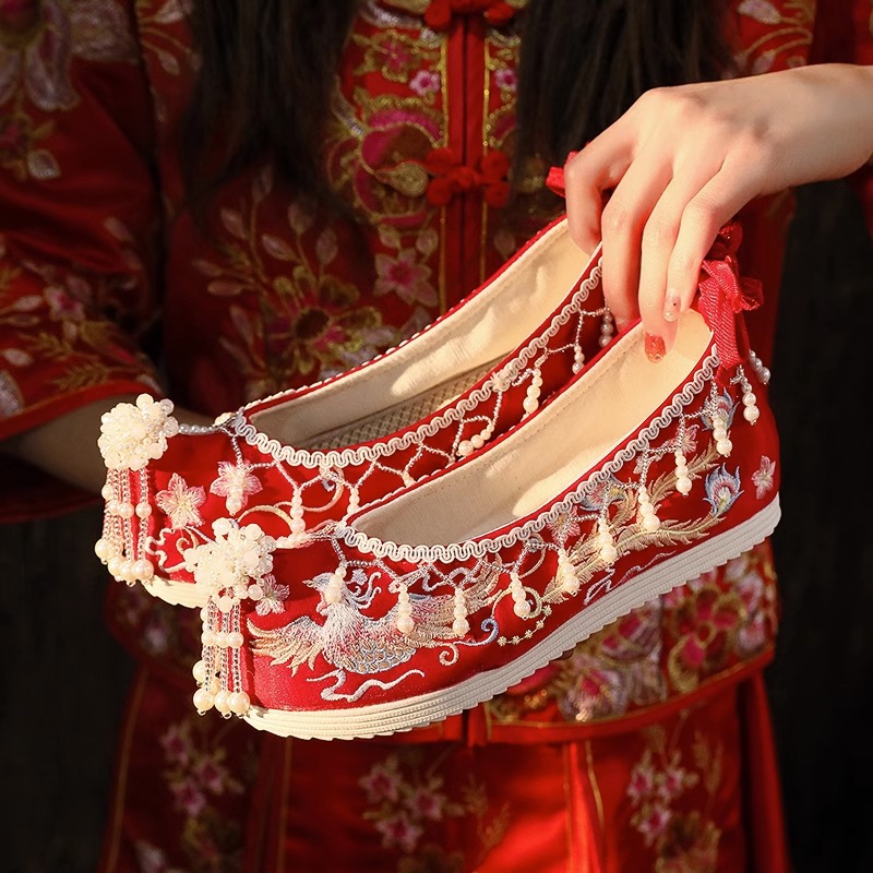 春秋新款流苏女古风绣花鞋红色新娘秀禾婚鞋中式内增高复古汉服鞋