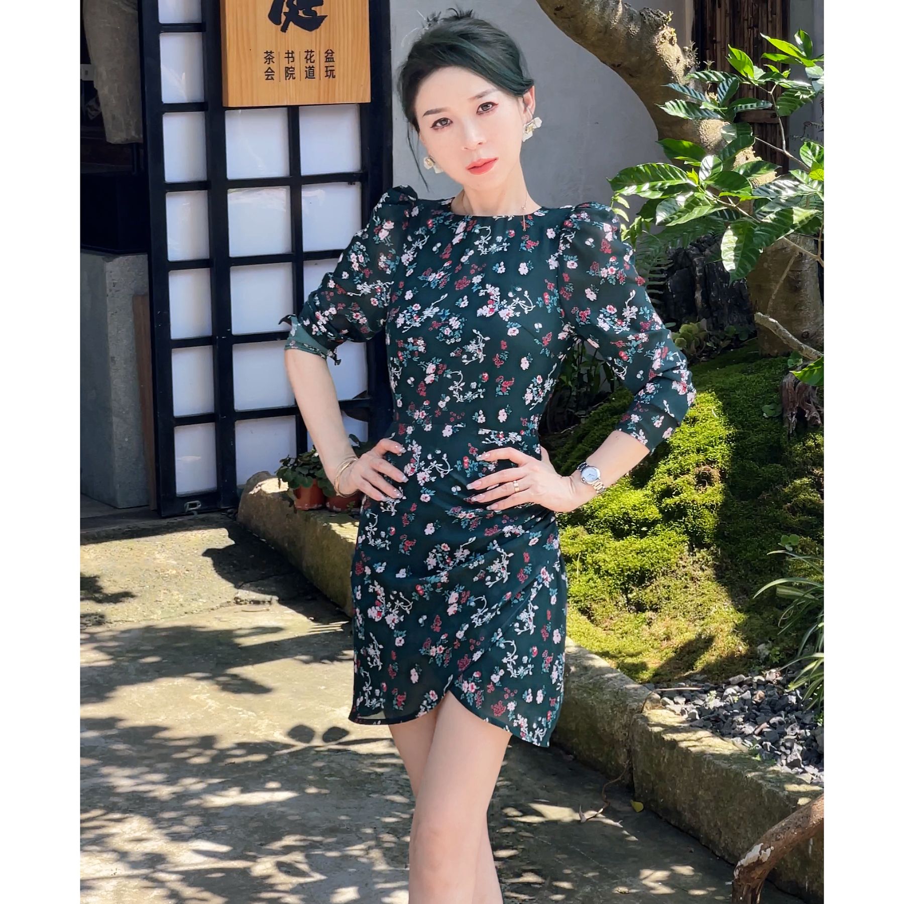 C036勇气 夏季复古碎花显瘦气质园领无袖小众连衣裙
