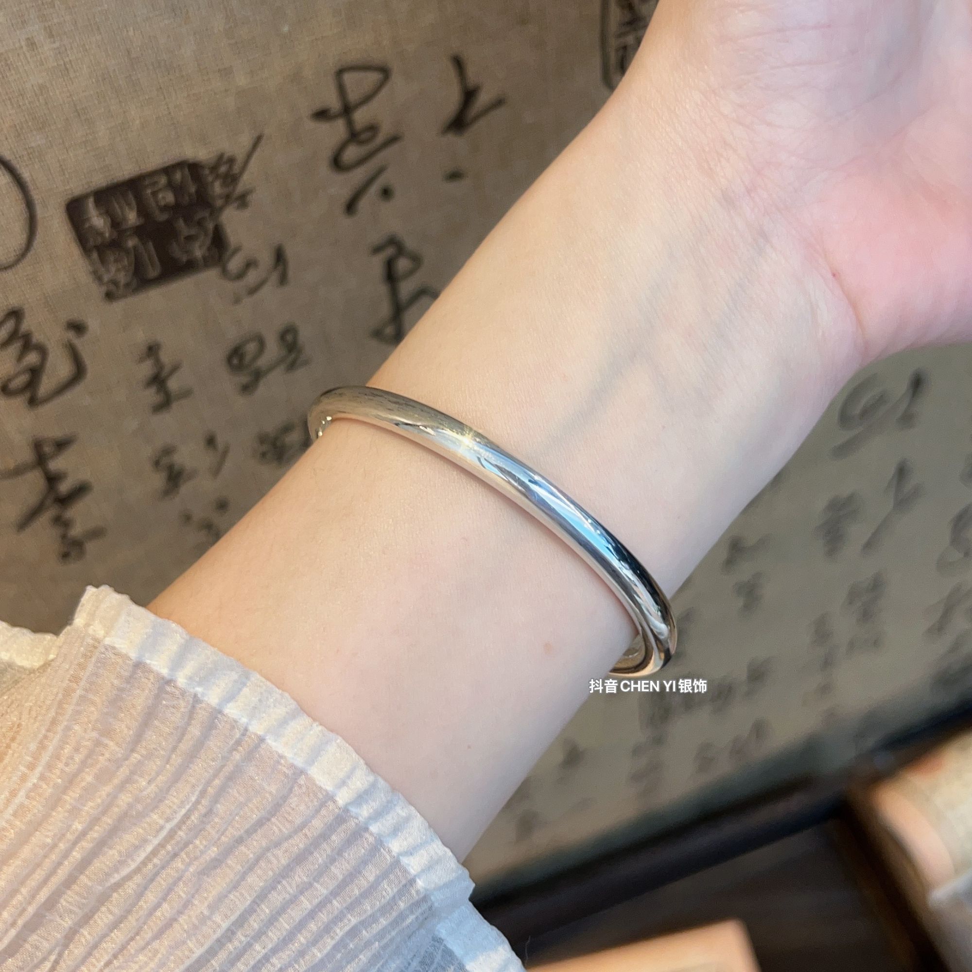 足银手镯 镯子网红足银手镯足银999.9光面素圈推拉实时手镯银饰