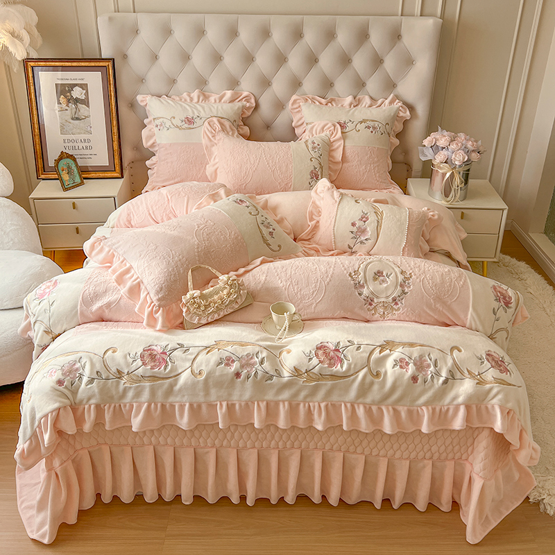A类牛奶绒花边四件套加厚保暖防滑床盖公主风精美绣花款套装