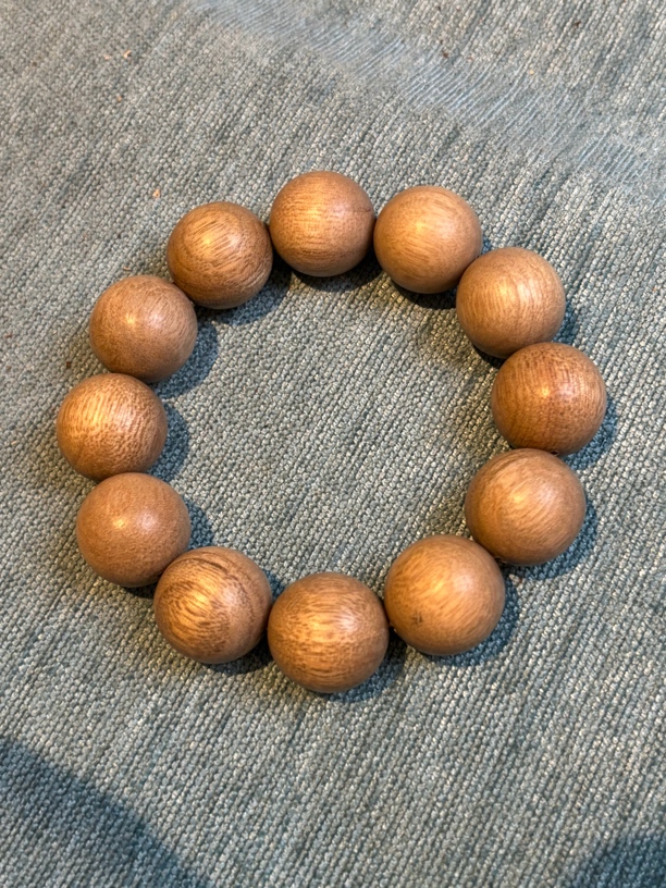 110675 精品香樟木圆珠20mm手串