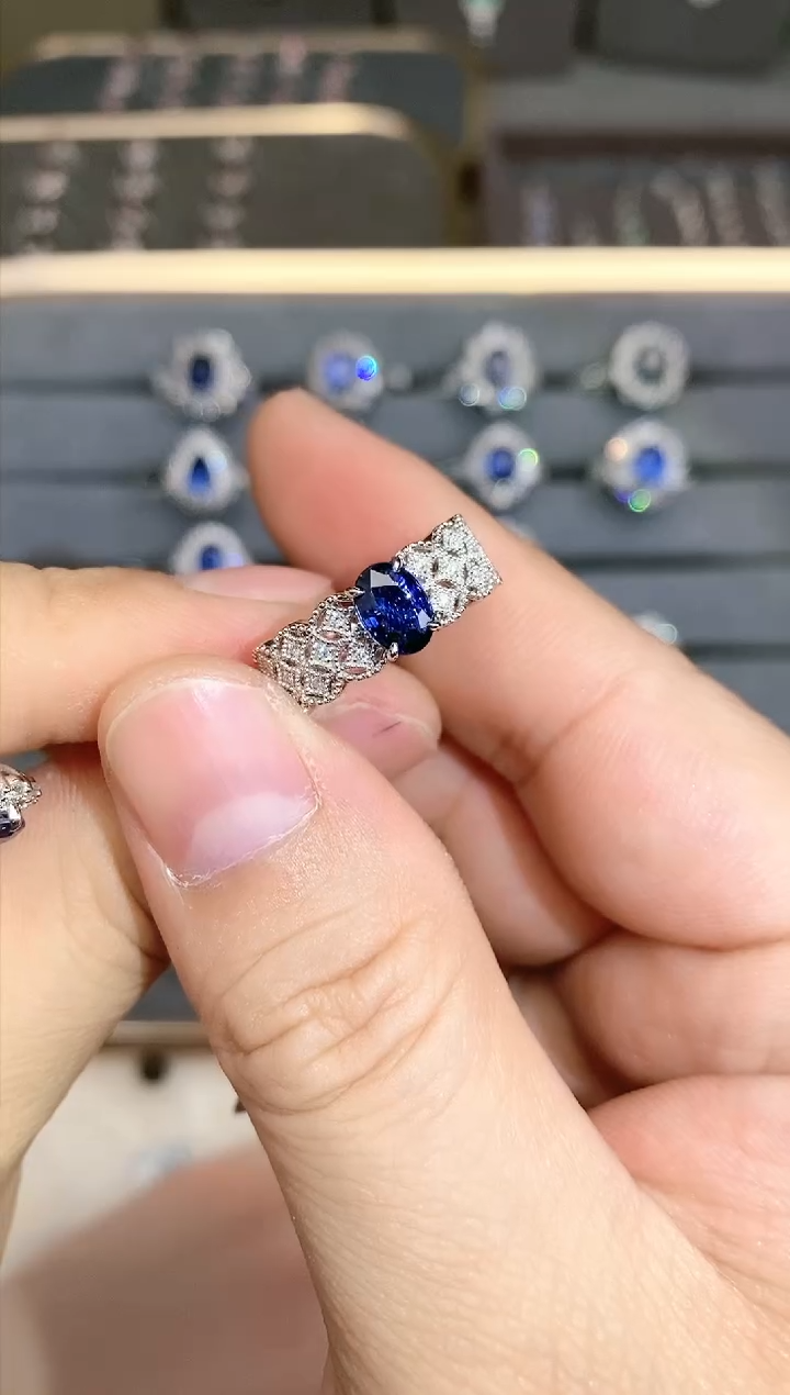 【闪购商品】蓝宝石戒指18K金镶嵌0.77ct/七天鉴赏/顺丰包邮