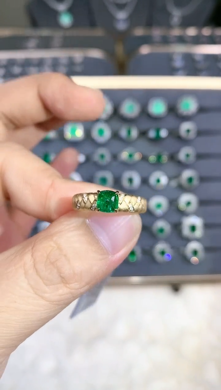 【闪购商品】祖母绿戒指18K金镶嵌0.8ct/七天鉴赏/顺丰包邮