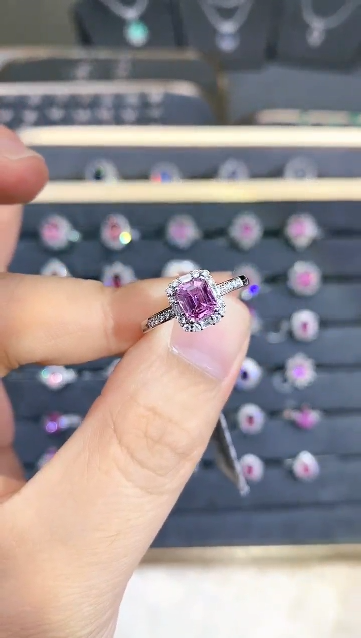 【闪购商品】彩色蓝宝石戒指18K金镶嵌0.8ct/七天鉴赏/顺丰包邮