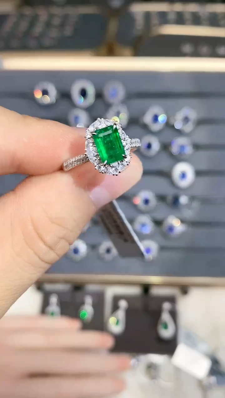 【闪购商品】祖母绿戒指18K金镶嵌1.0ct/七天鉴赏/顺丰包邮