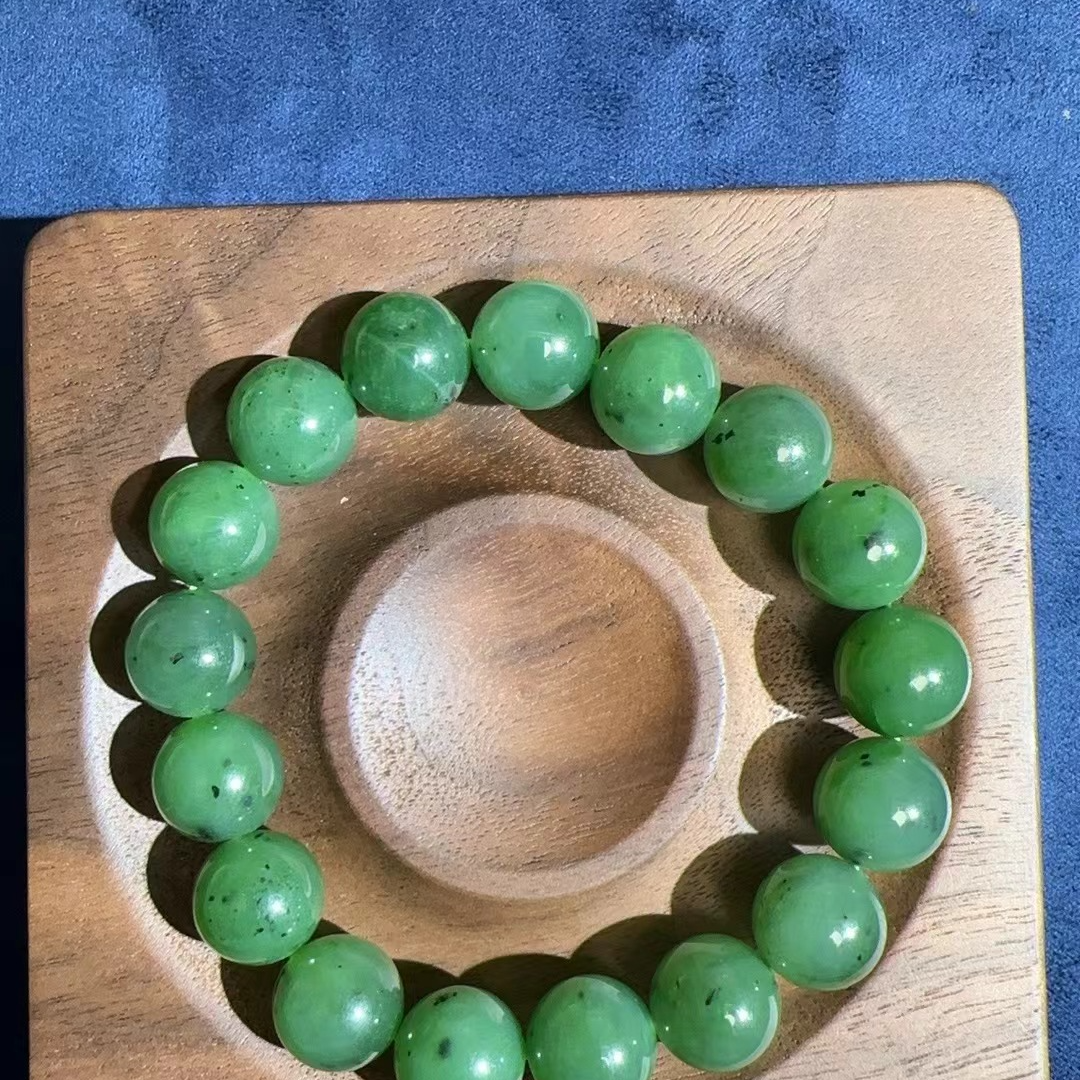 新疆纯天然碧玉圆珠手串