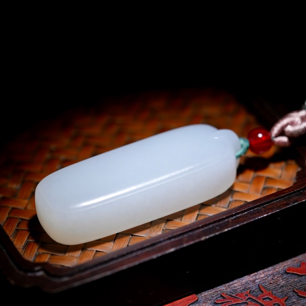 羊脂白玉天然无事牌吊坠纯天然和田玉山料玉佩大师工艺平安牌