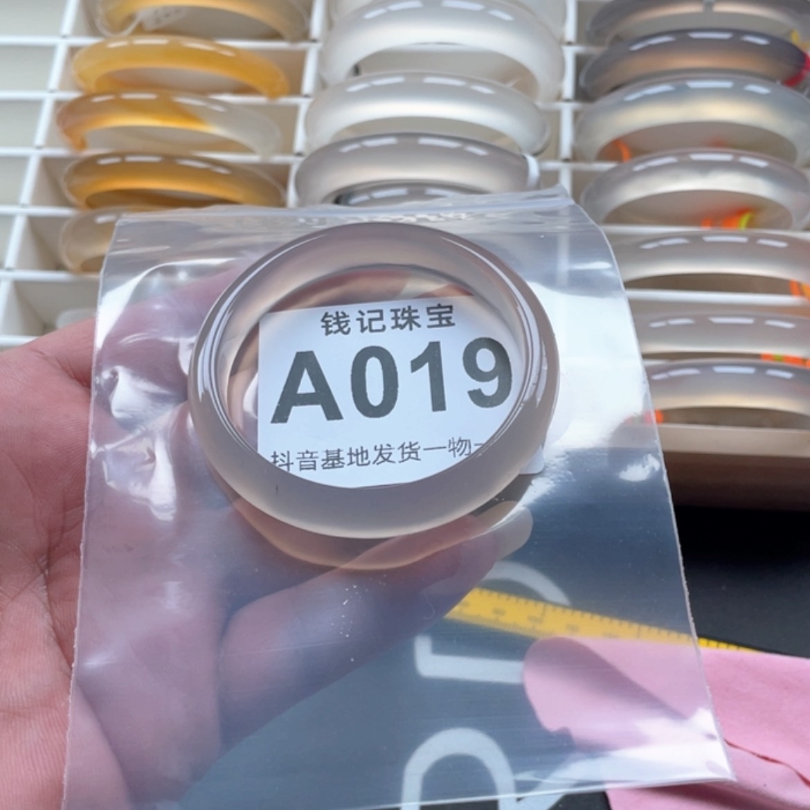 【闪购商品】玛瑙/玉髓手镯未镶嵌不*.