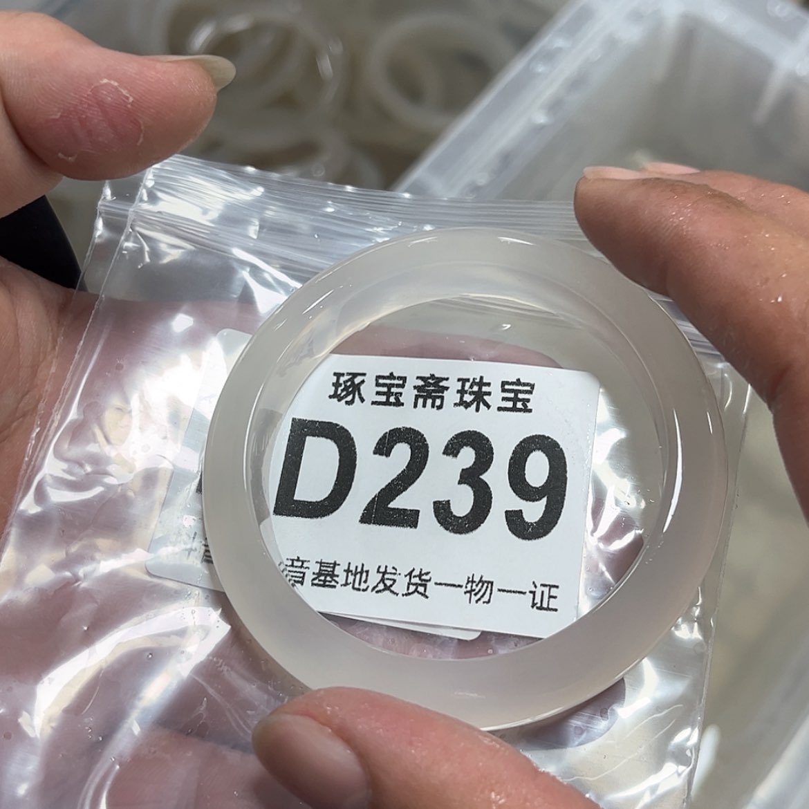 【闪购商品】玛瑙/玉髓手镯未镶嵌M**u57