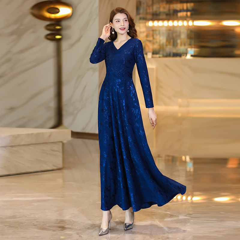 2024秋季新款蓝色V领连衣裙时尚减龄气质长裙收腰显瘦大摆裙118