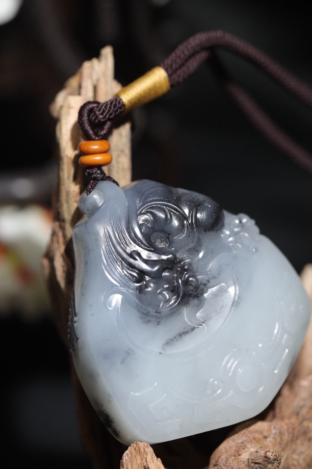 天然和田玉青花吊坠