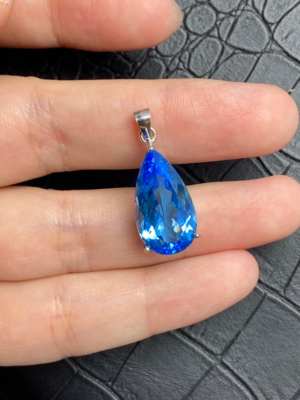 天然托帕石吊坠银镶嵌