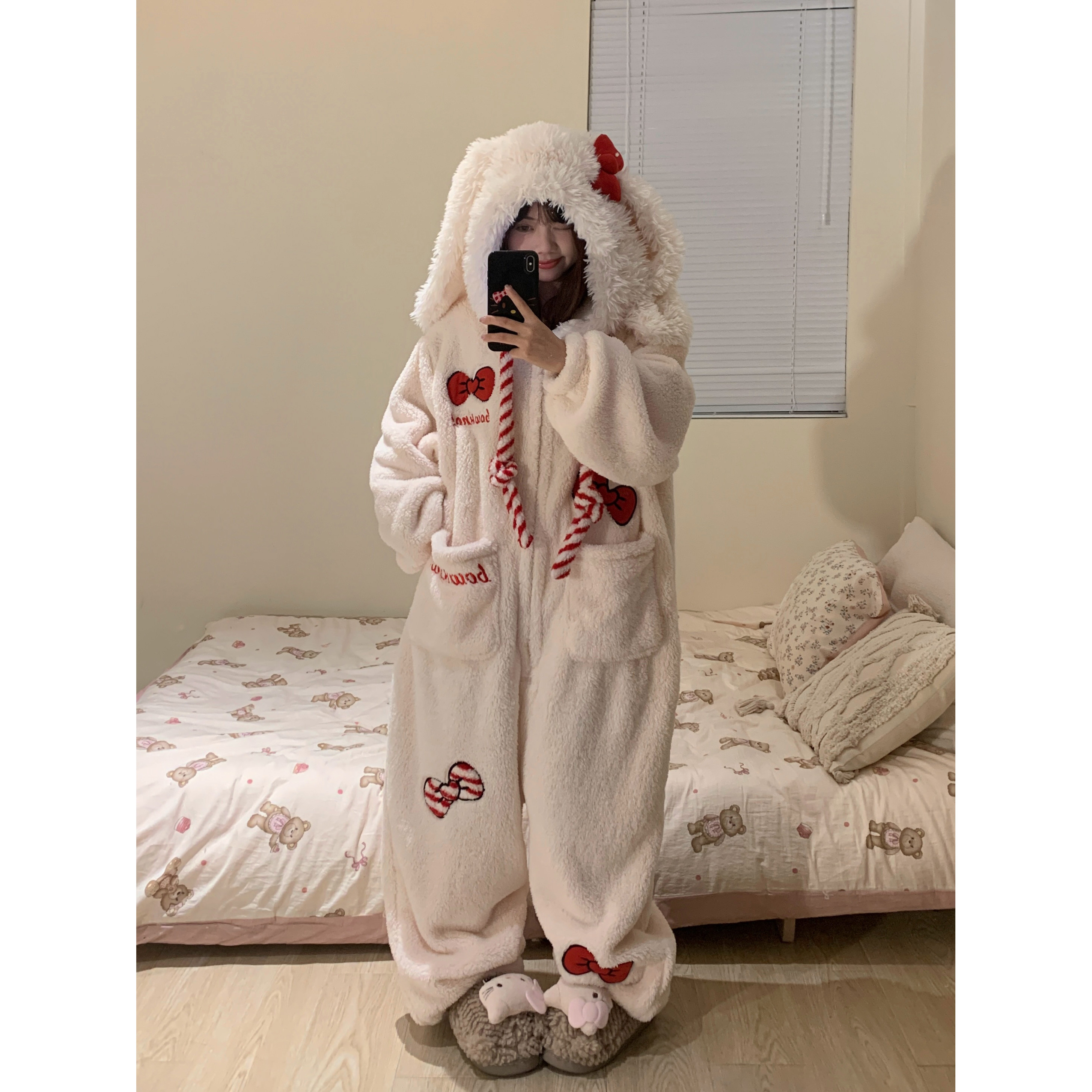 【蝴蝶结垂耳兔】可爱风凯蒂猫加厚珊瑚绒睡衣女条纹挂绳连体衣女