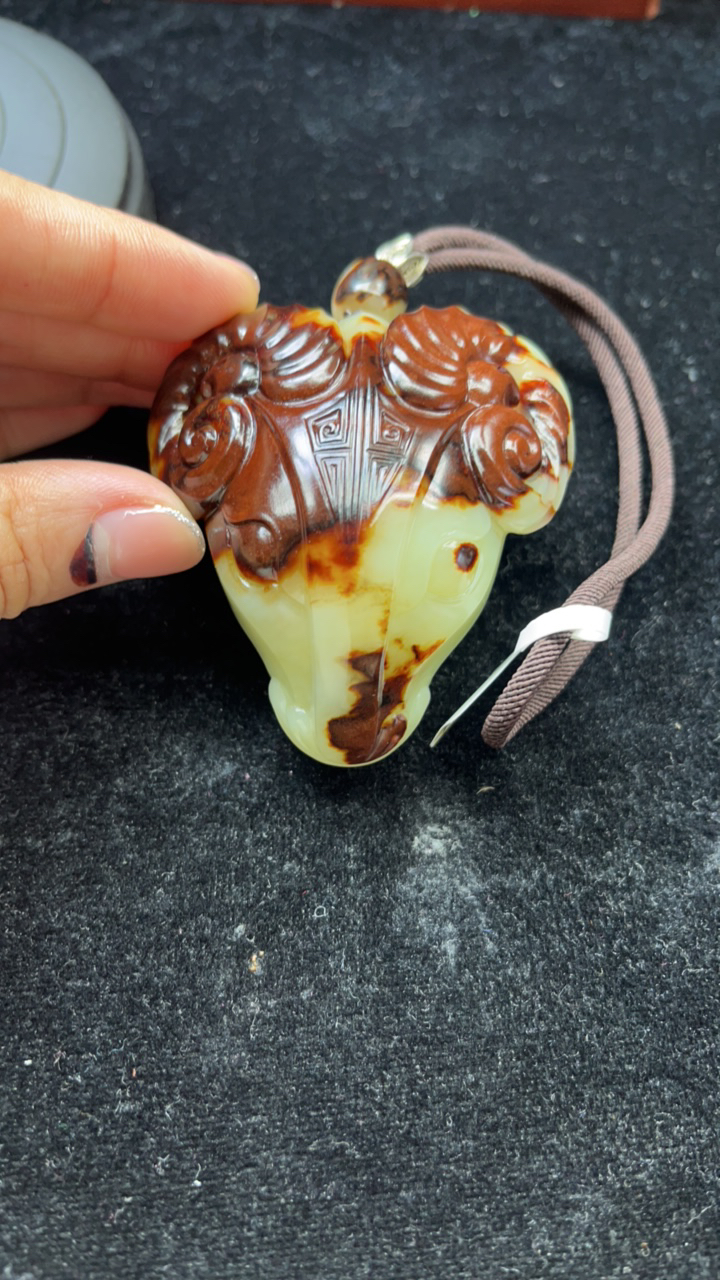 精品河磨玉手把件