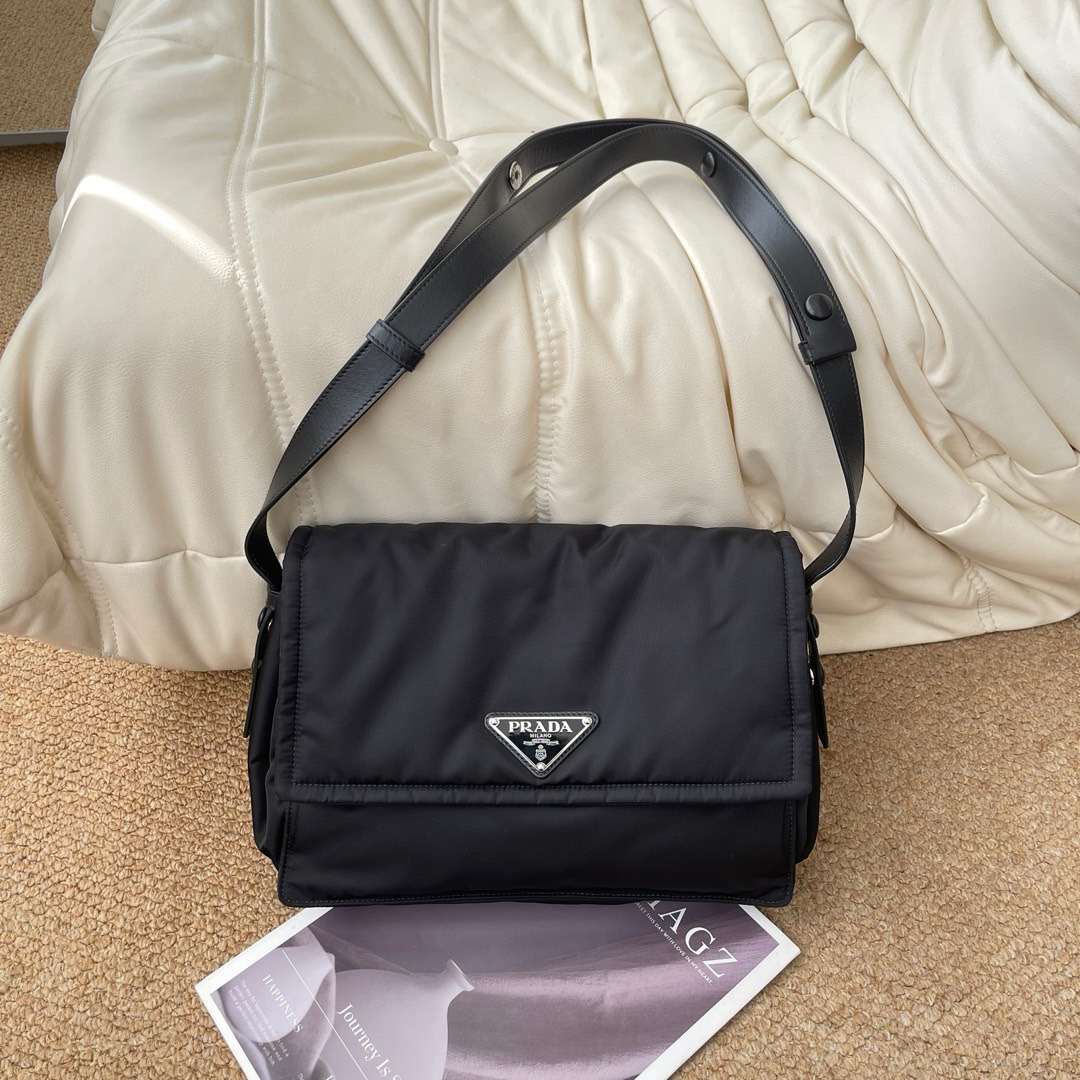 95新 Prada/普拉达 Prada 黑银 尼龙邮差30底长/669610928