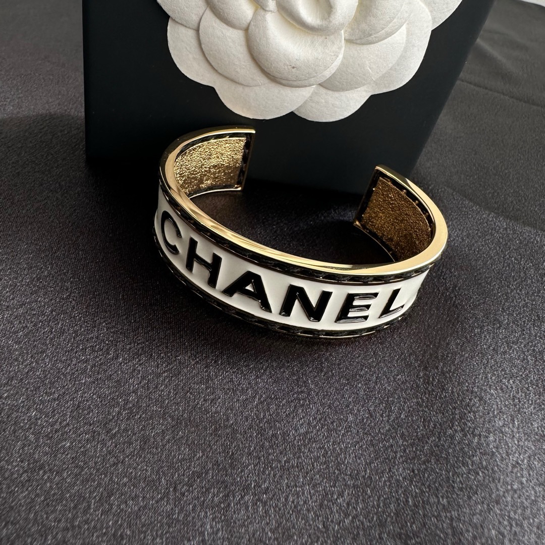 95新 Chanel/香奈儿 Chanel 黑白 珐琅 24C字母手镯L码/643124109