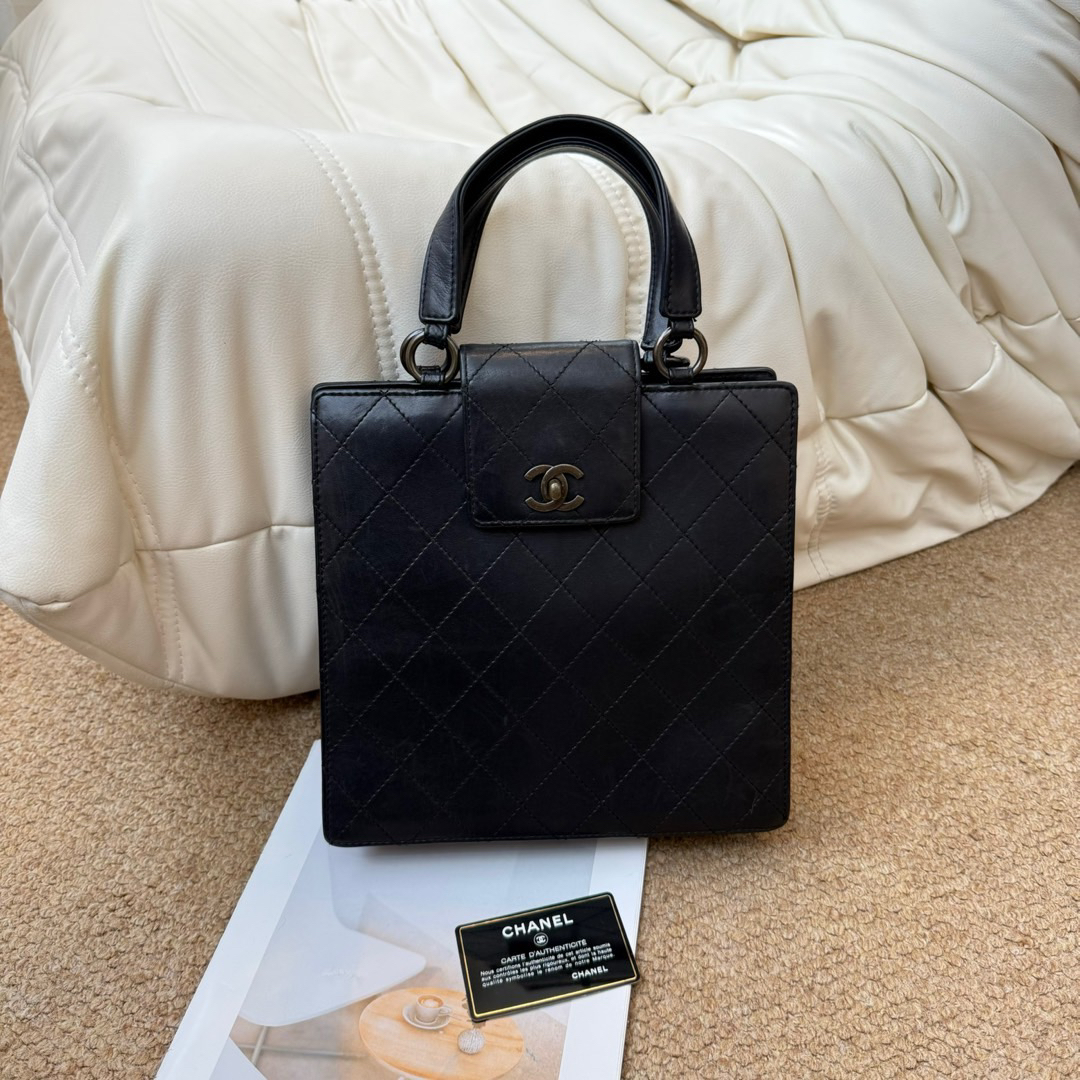 95新 Chanel/香奈儿 Chanel 黑银 牛皮 竖版翻盖琴谱包/605797776