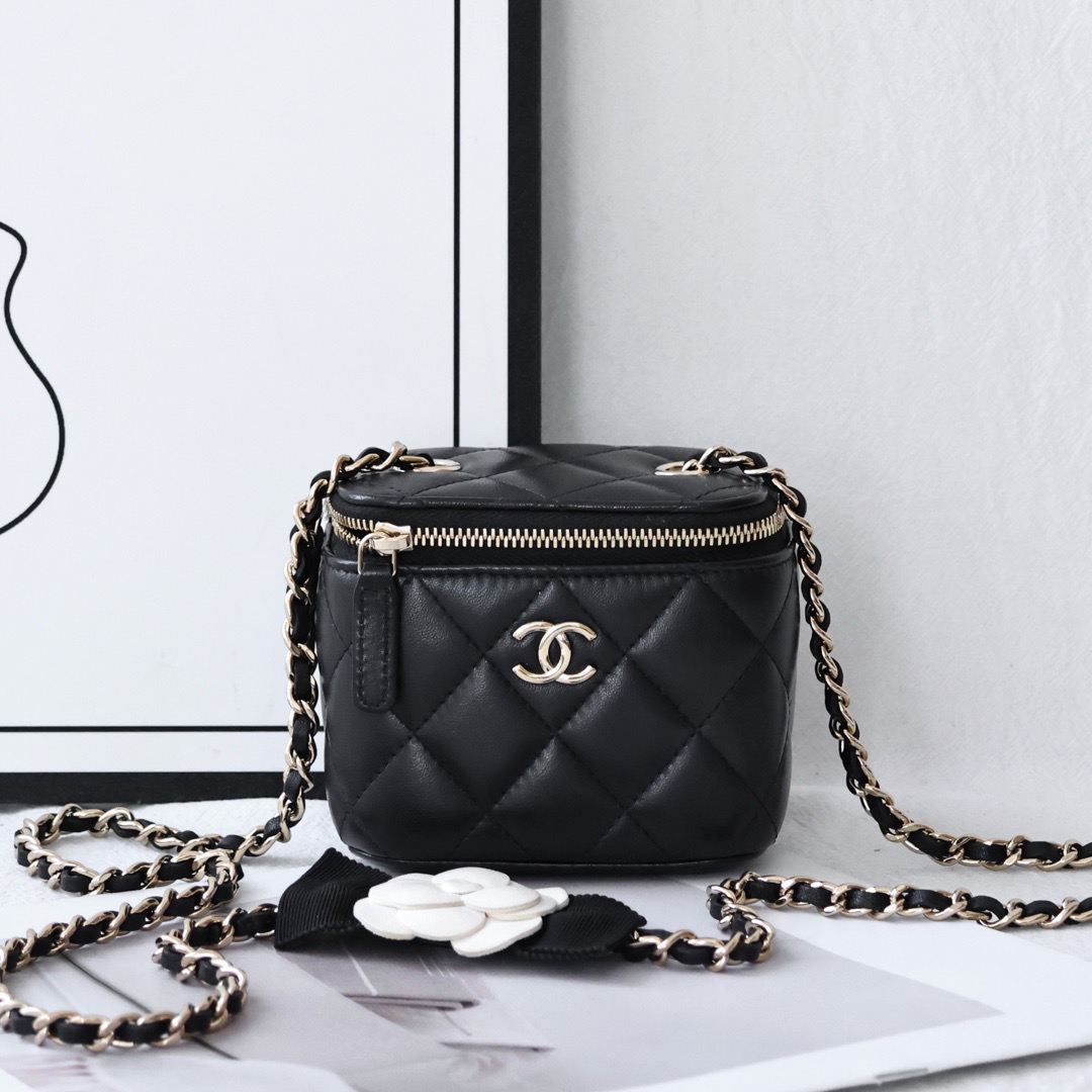 95新 Chanel/香奈儿 chanel 黑金羊皮山茶花化妆盒 mini/67250839