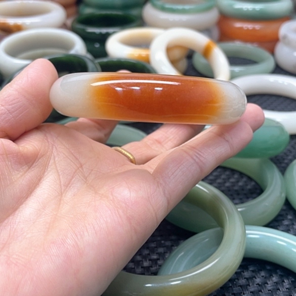 【闪购商品】石英质玉手镯未镶嵌