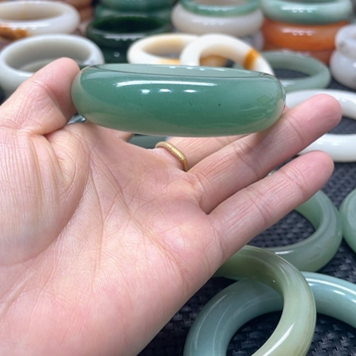 【闪购商品】石英质玉手镯未镶嵌