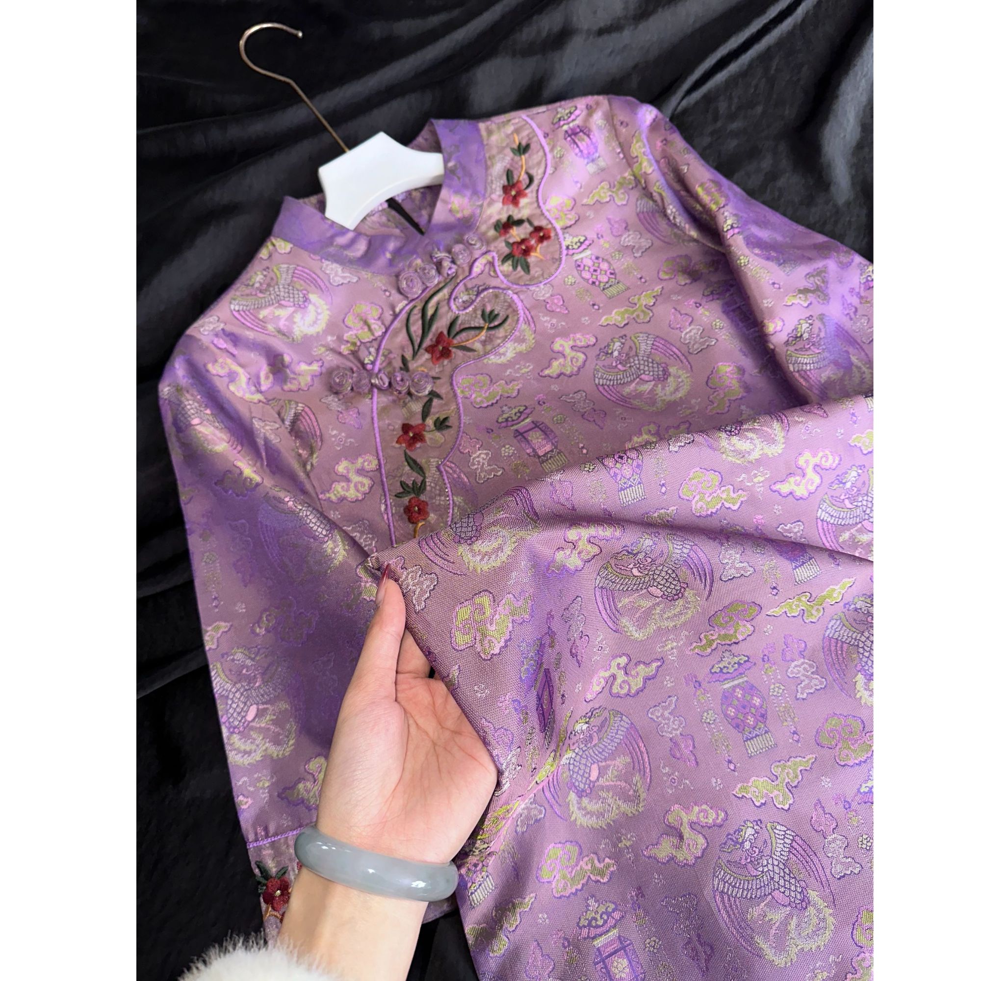2415-秋冬新款新中式老料气质长款提花紫气东来复古连衣裙